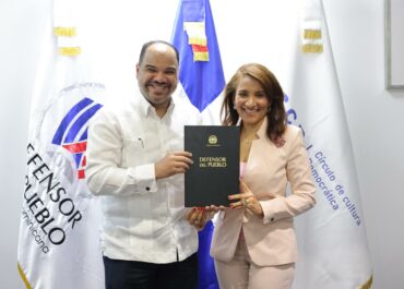 Firma de convenio de cooperación interinstitucional entre el Defensor del Pueblo y el Círculo de Cultura Democrática